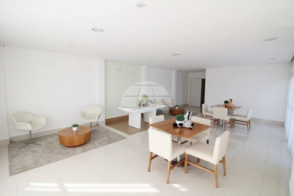 No Cabral Em Curitiba, Com 3 Quartos Sendo Um Closed, E 2 Garagens Apartment *