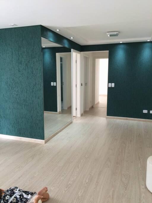 No Cabral Em Curitiba, Com 3 Quartos Sendo Um Closed, E 2 Garagens Apartment *