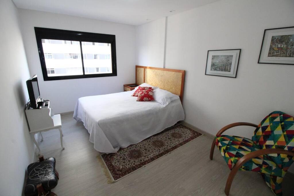 No Cabral Em Curitiba, Com 3 Quartos Sendo Um Closed, E 2 Garagens * Curitiba