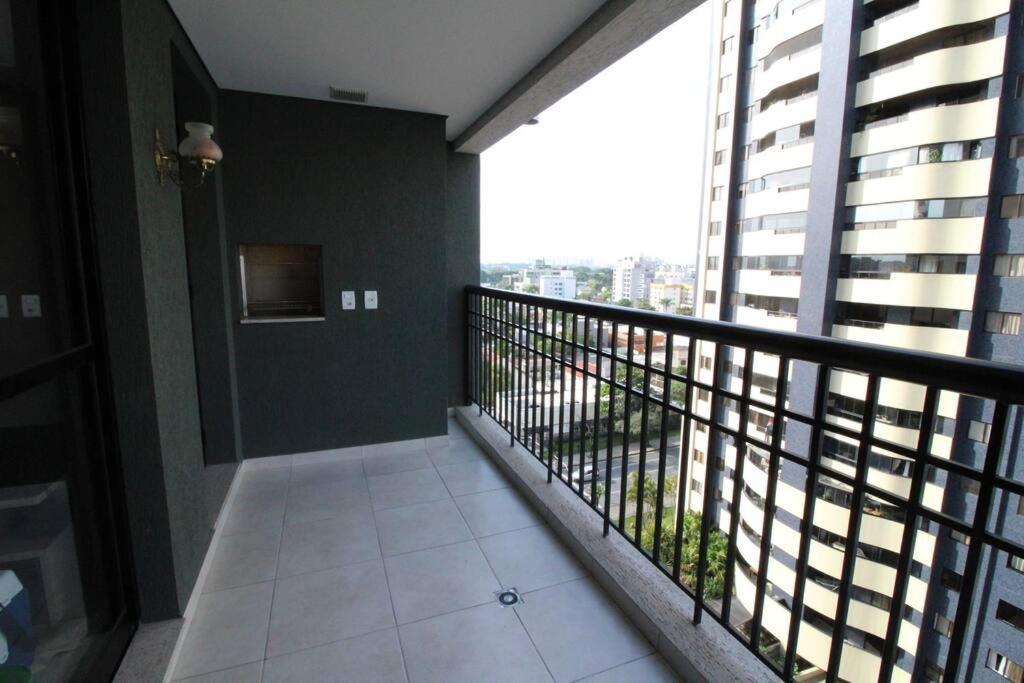 No Cabral Em Curitiba, Com 3 Quartos Sendo Um Closed, E 2 Garagens Apartment *