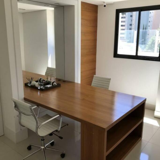 No Cabral Em Curitiba, Com 3 Quartos Sendo Um Closed, E 2 Garagens Apartment Curitiba