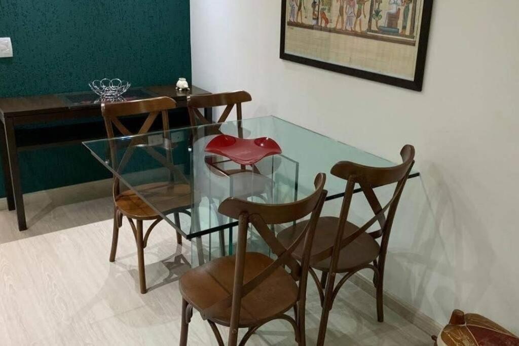 No Cabral Em Curitiba, Com 3 Quartos Sendo Um Closed, E 2 Garagens *