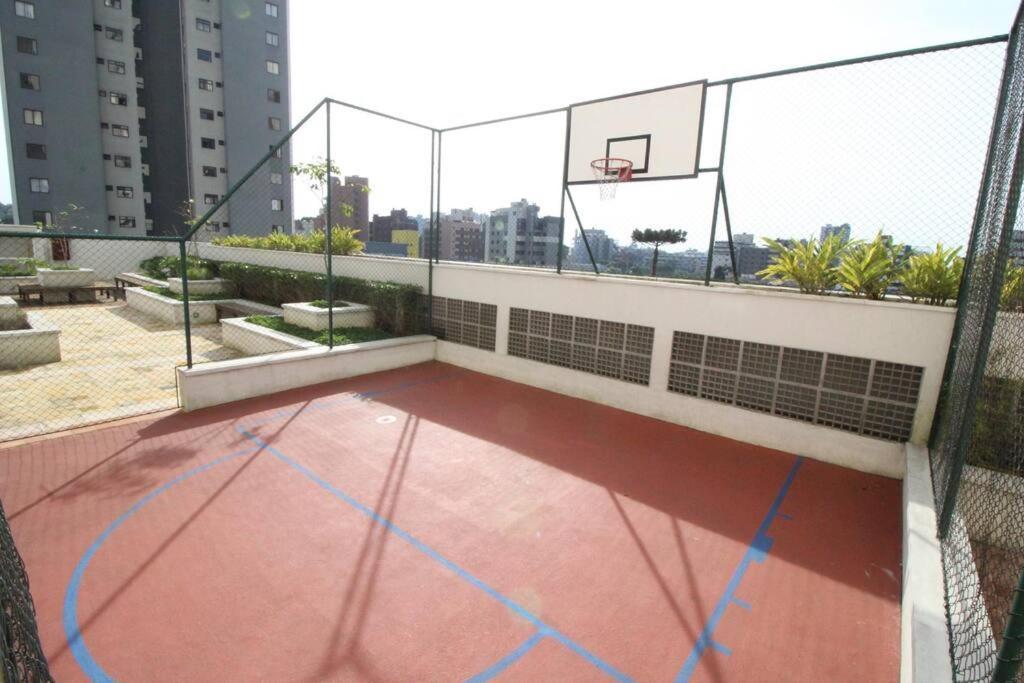 No Cabral Em Curitiba, Com 3 Quartos Sendo Um Closed, E 2 Garagens Apartment *