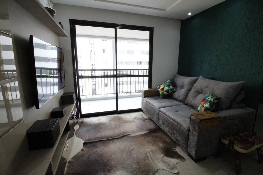 No Cabral Em Curitiba, Com 3 Quartos Sendo Um Closed, E 2 Garagens * Curitiba