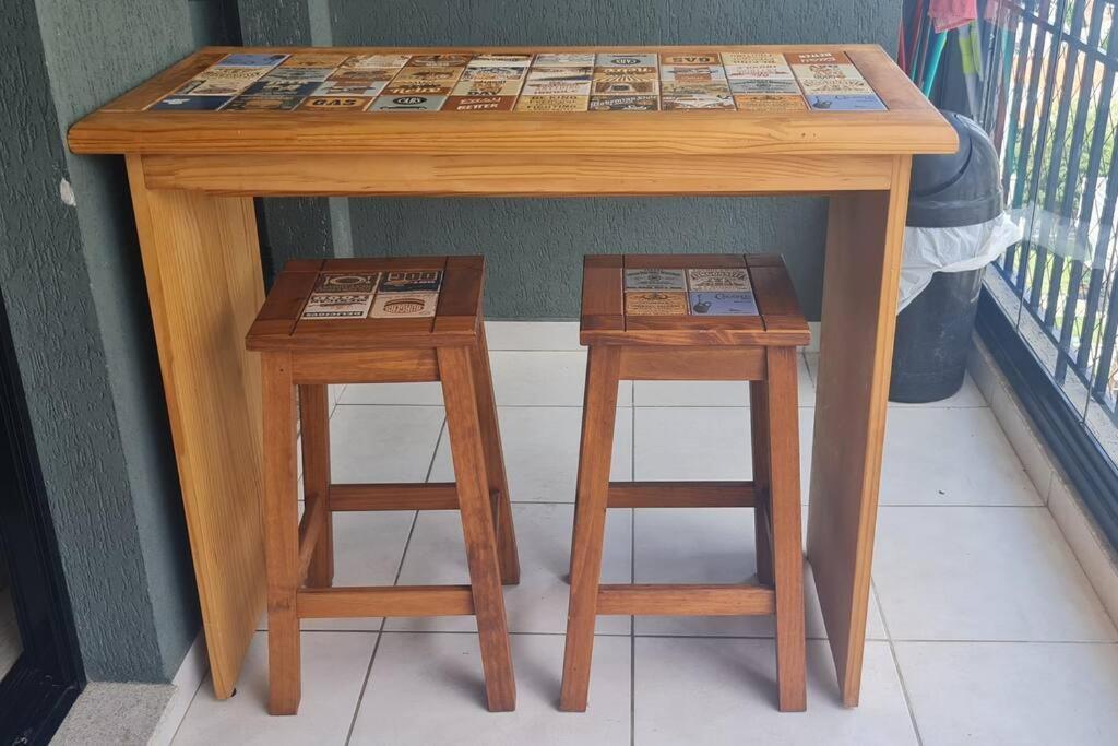 No Cabral Em Curitiba, Com 3 Quartos Sendo Um Closed, E 2 Garagens Curitiba