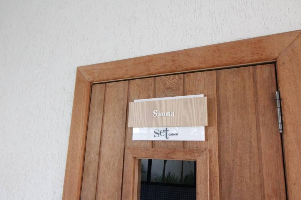 No Cabral Em Curitiba, Com 3 Quartos Sendo Um Closed, E 2 Garagens Apartment
