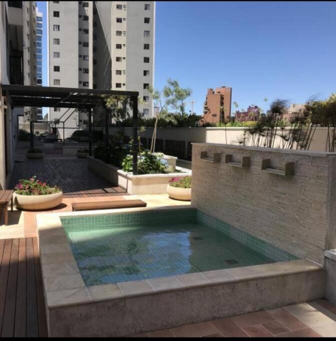 No Cabral Em Curitiba, Com 3 Quartos Sendo Um Closed, E 2 Garagens Apartment Curitiba