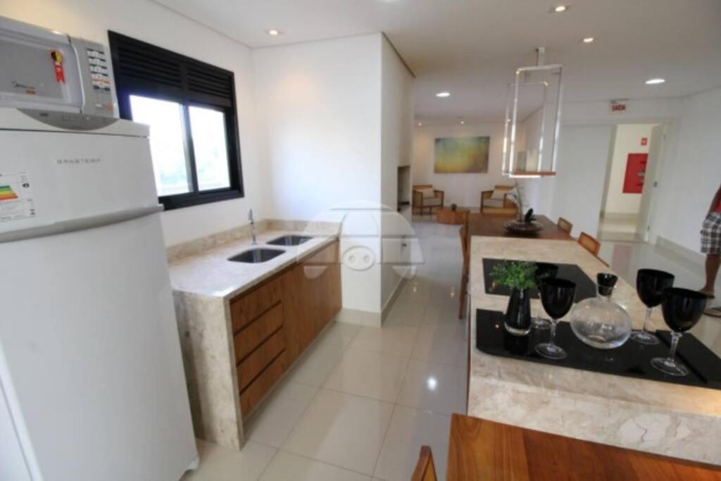 No Cabral Em Curitiba, Com 3 Quartos Sendo Um Closed, E 2 Garagens Apartment *