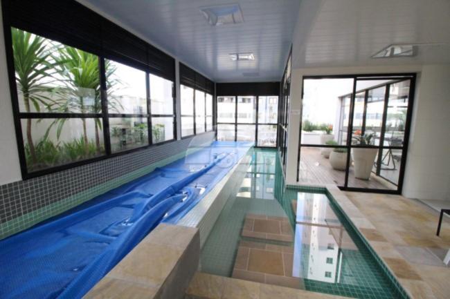 No Cabral Em Curitiba, Com 3 Quartos Sendo Um Closed, E 2 Garagens Apartment Curitiba