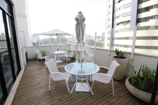 No Cabral Em Curitiba, Com 3 Quartos Sendo Um Closed, E 2 Garagens Apartment *