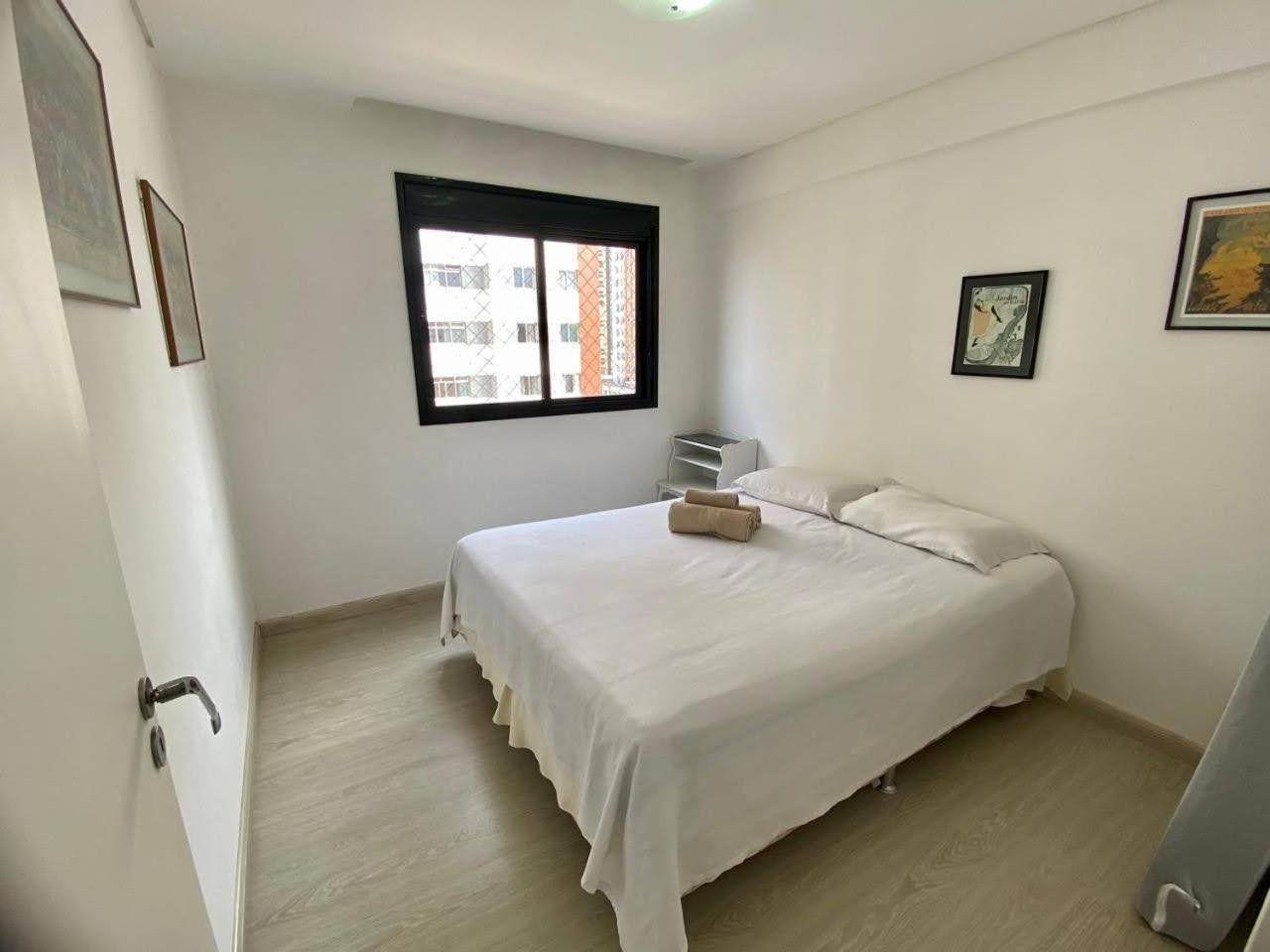 No Cabral Em Curitiba, Com 3 Quartos Sendo Um Closed, E 2 Garagens Apartment *