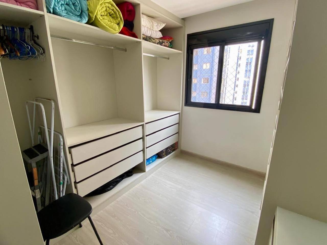No Cabral Em Curitiba, Com 3 Quartos Sendo Um Closed, E 2 Garagens * Curitiba