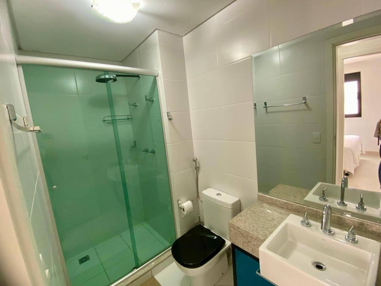 No Cabral Em Curitiba, Com 3 Quartos Sendo Um Closed, E 2 Garagens Apartment
