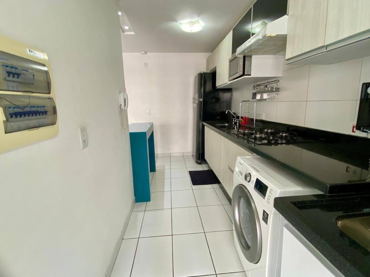 No Cabral Em Curitiba, Com 3 Quartos Sendo Um Closed, E 2 Garagens Curitiba