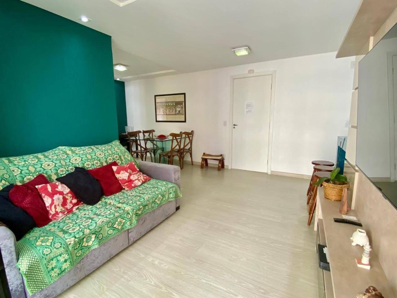 No Cabral Em Curitiba, Com 3 Quartos Sendo Um Closed, E 2 Garagens Apartment *