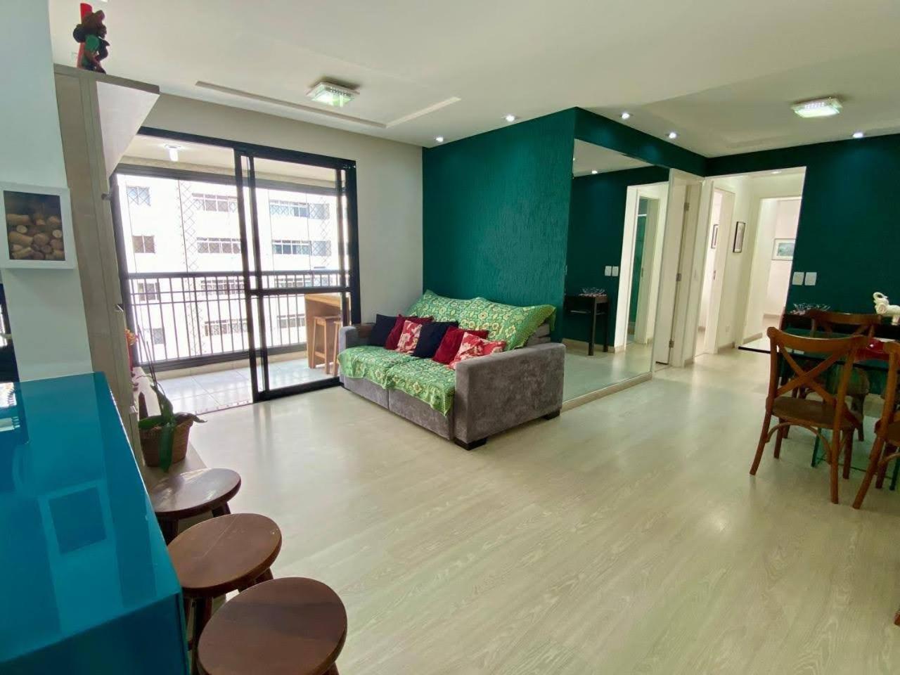 No Cabral Em Curitiba, Com 3 Quartos Sendo Um Closed, E 2 Garagens Apartment Curitiba